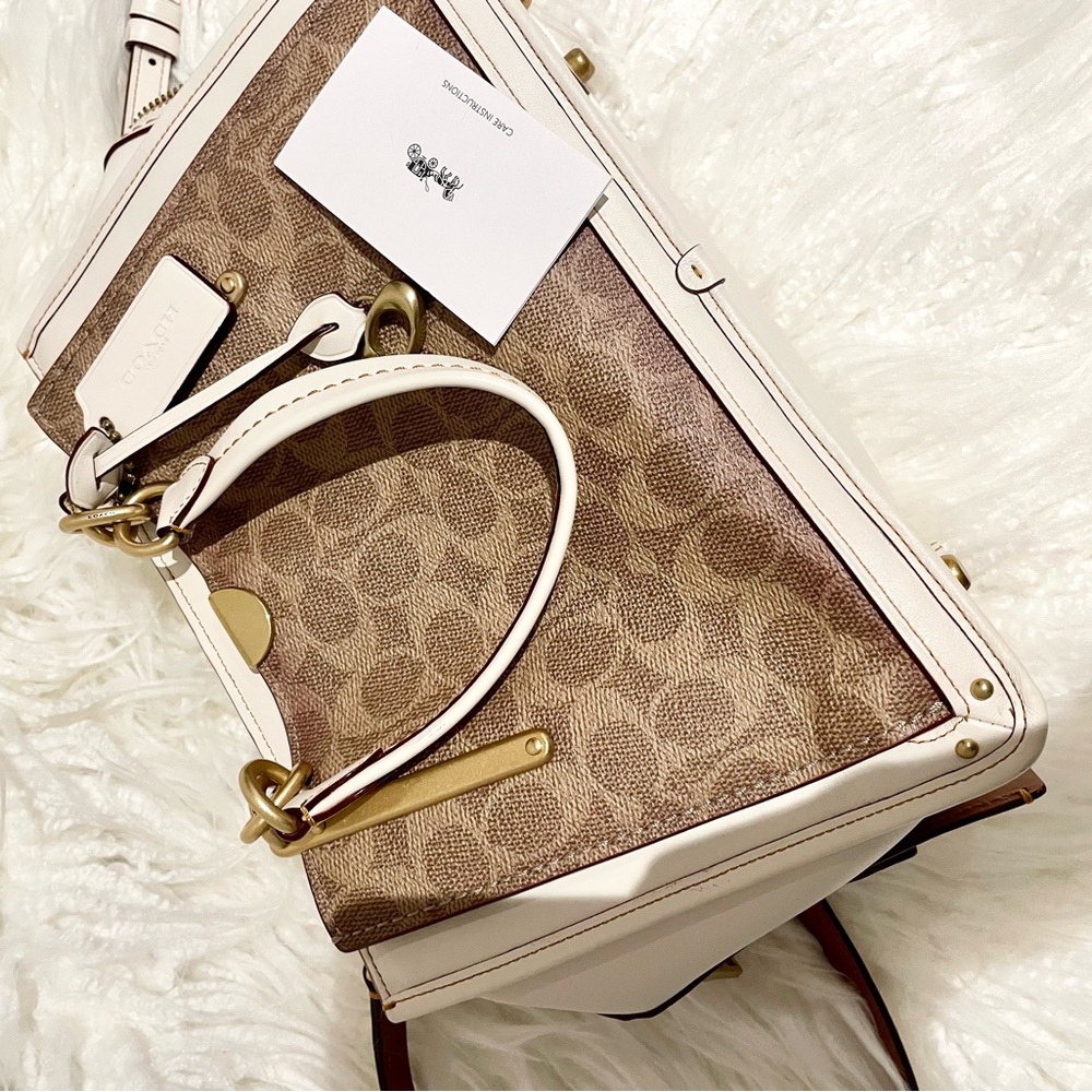 COACH
Dreamer 21 Signature Coated Canvas Satchel - Picture 11 of 15